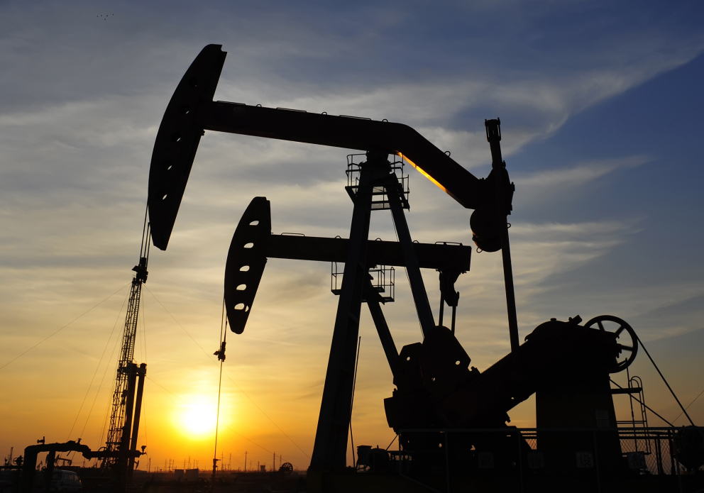 Comomodity Forwards, Swaps and Options