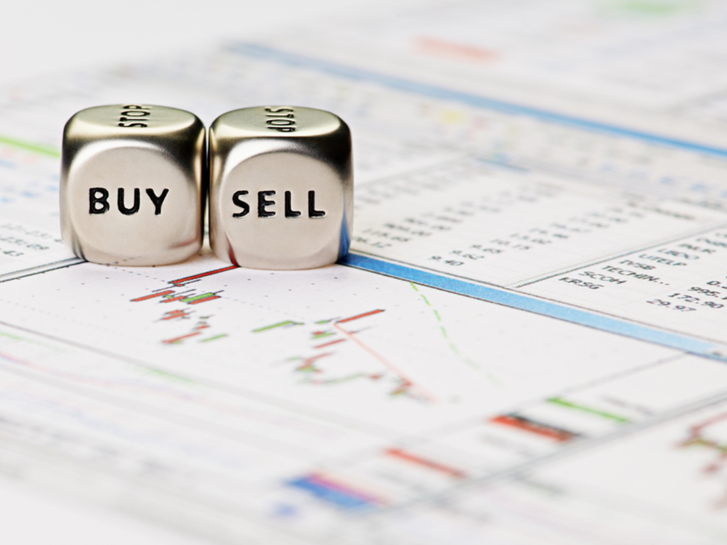 XAUUSD снижается, Brent тестирует ключевые уровни